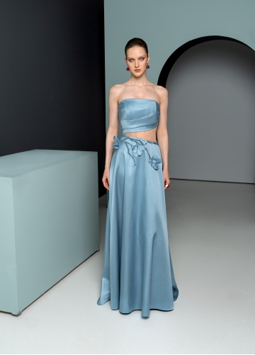 The model of the evening dress 0904